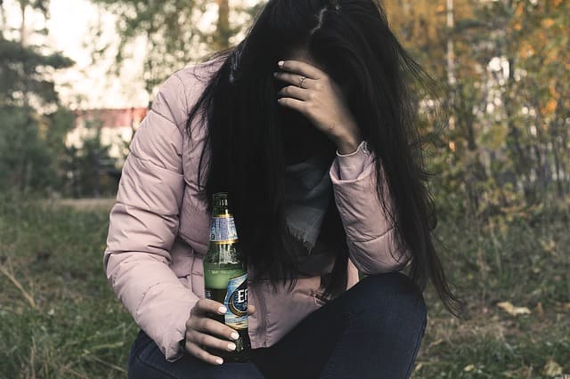 Как протекает женский алкоголизм?